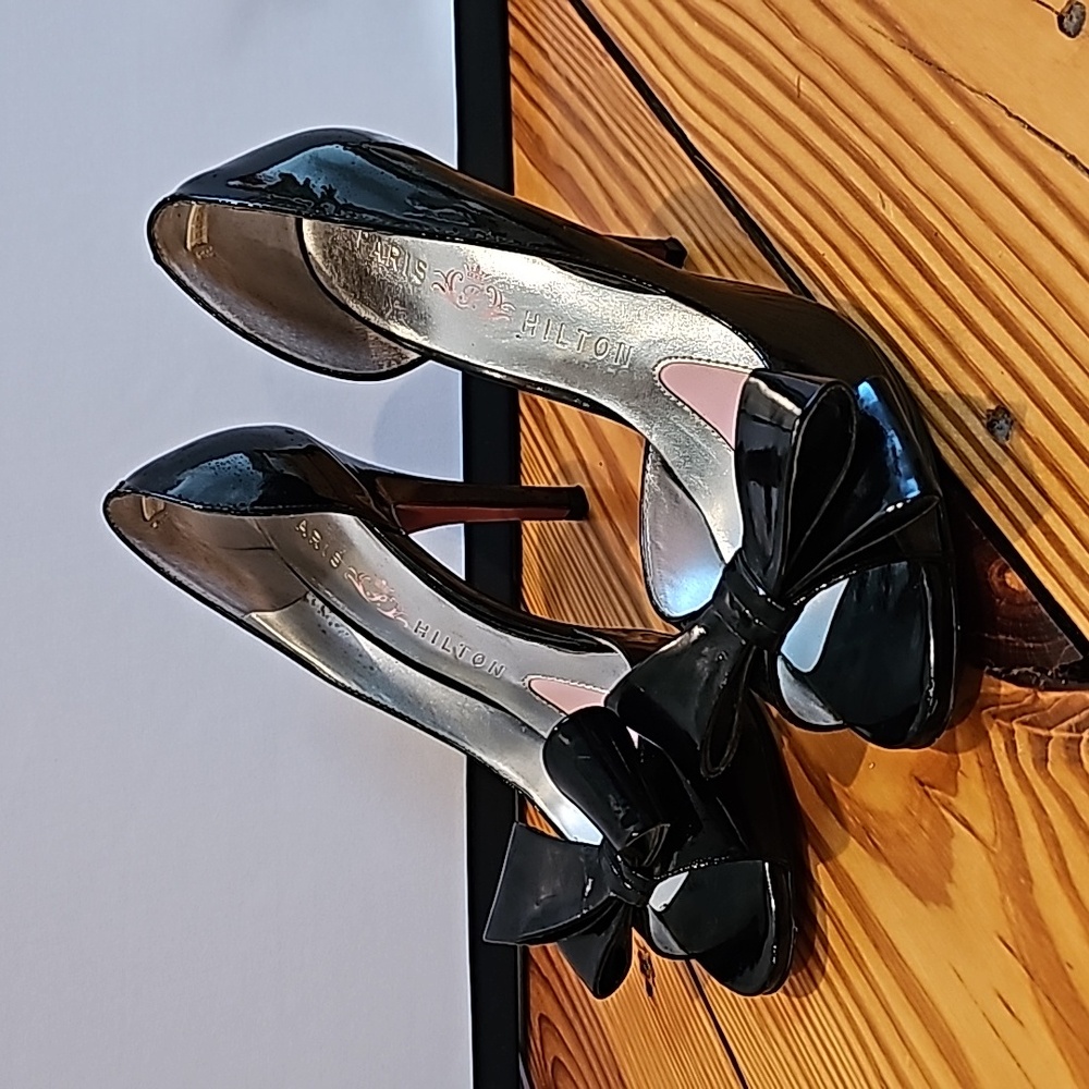 Women's Bow Heel, Size 7, Black Patent Leather